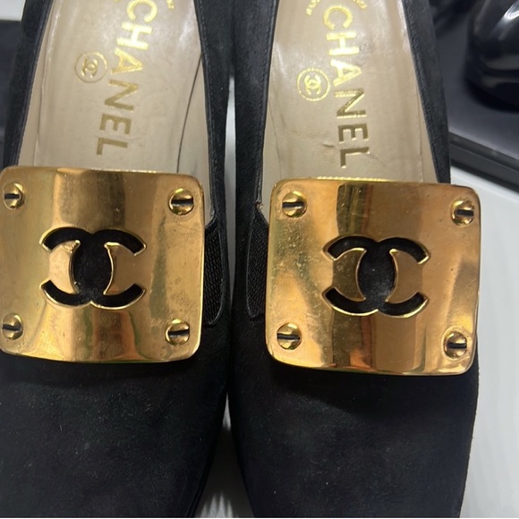 Chanel Black and Gold Women's Shoes - Picture 2 of 6